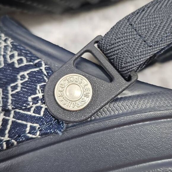 LEVI'S X CROCS ALL TERRAIN CLOG men's 12 with 3 Collectable Jibbitz Charms Inclu - Picture 4 of 10